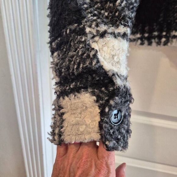 SO Women's Black & White Poly Fleece Plaid Cropped Jacket - Picture 4 of 7